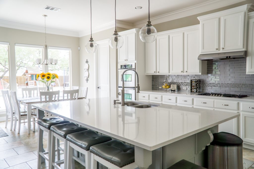 Freshly cleaned, cleared counters show the best, when your house is on the market.